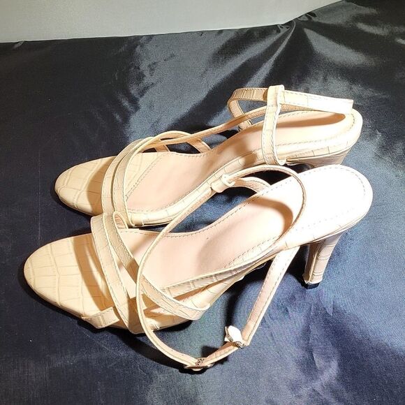 BRAND NEW ANIMAL PRINT  WOMEN"S HEEL SANDAL - Picture 10 of 12